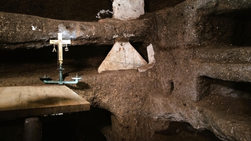 EL ANCLA EN LA CATACUMBA. FOTO NAVARRO EL ANCLA EN LA CATACUMBA. FOTO NAVARRO